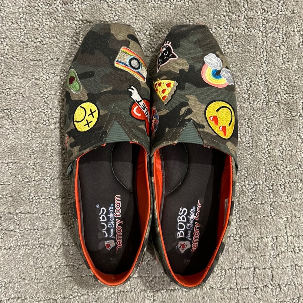 Bobs Skechers camo Slipon shoes with patches size 8